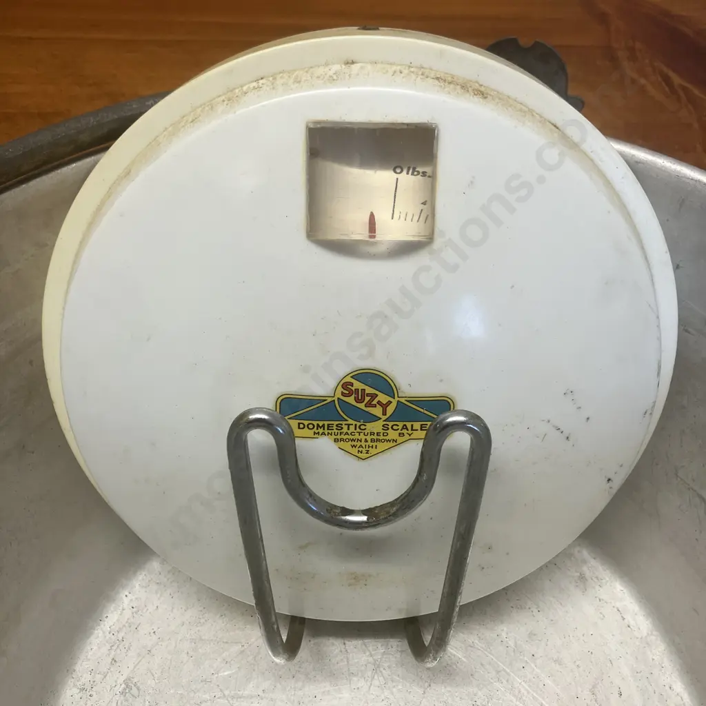 Vintage Aluminum Preserving Pan & Suzy Domestic Scales Image 1++