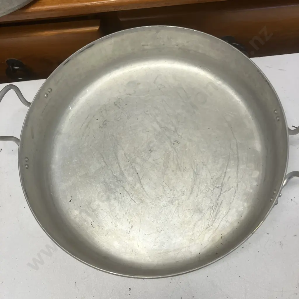 Vintage Aluminum Stockpots, 35.5cm Paella Dish & 35.5cm Wooden Handled Frypan Image 1++
