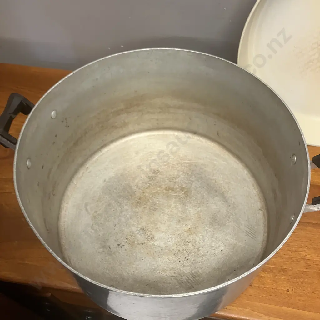 Vintage Aluminum Stockpots, 35.5cm Paella Dish & 35.5cm Wooden Handled Frypan Image 1++