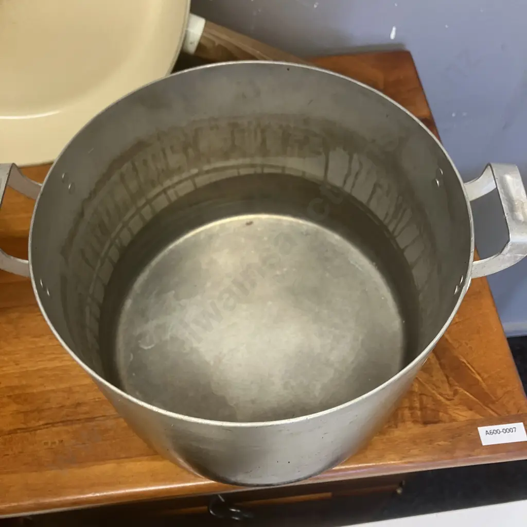 Vintage Aluminum Stockpots, 35.5cm Paella Dish & 35.5cm Wooden Handled Frypan Image 1++