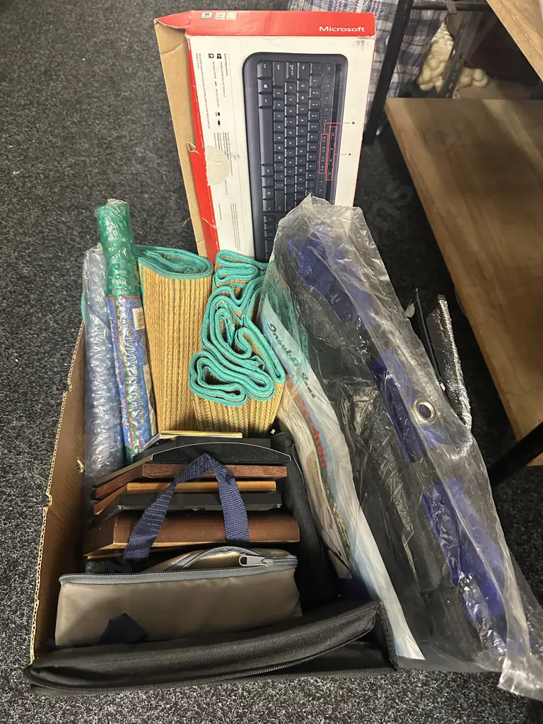 Box Lot Including Keyboard, Photo Frames, Comfort Chair Etc Image 1++