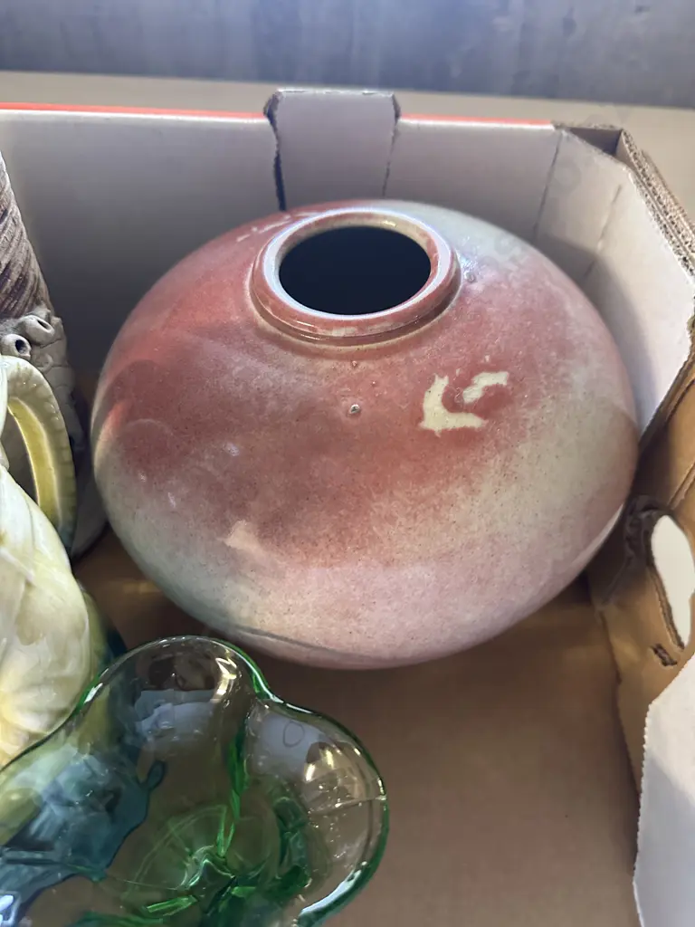 Box Lot Of Pottery & Glass Items Image 1++