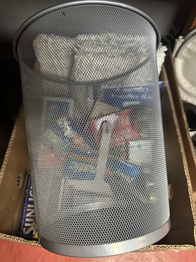 Box Lot Of Bath Mat, Laundry Trundler Bag, Mop Heads, Stationary Etc Image 1++