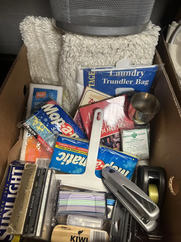 Box Lot Of Bath Mat, Laundry Trundler Bag, Mop Heads, Stationary Etc Image 1++