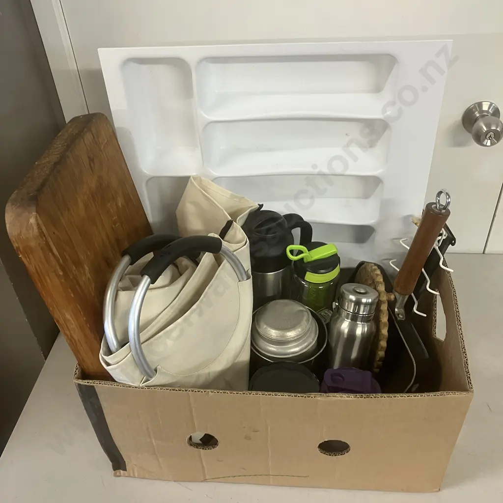 Box lot Laundry Bag, Drawer Sorter, Red & White Hugging Salt & Peppers Etc Image 1++