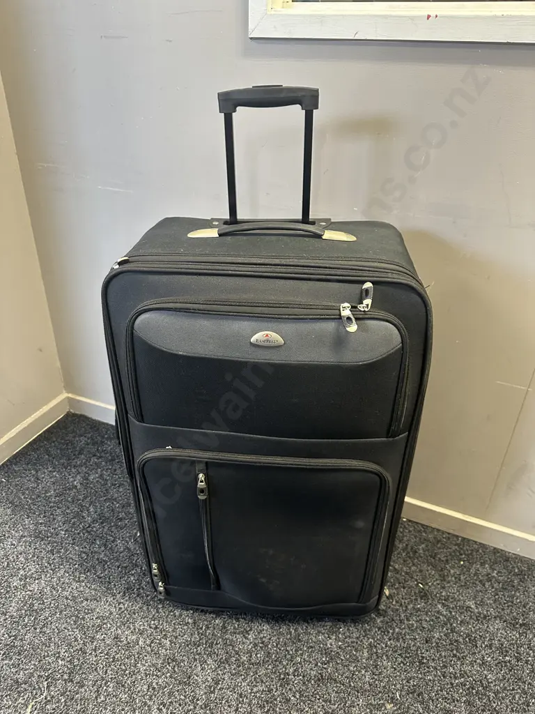 Everest Soft Shell Suitcase Black & Grey Image 1++