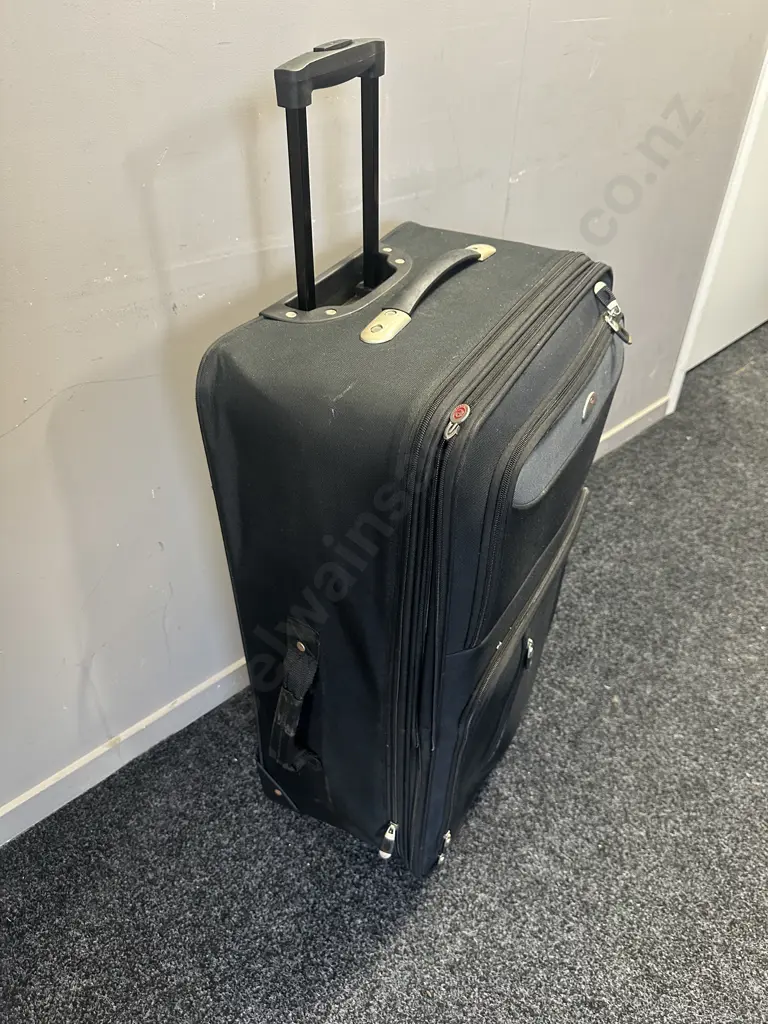 Everest Soft Shell Suitcase Black & Grey Image 1++