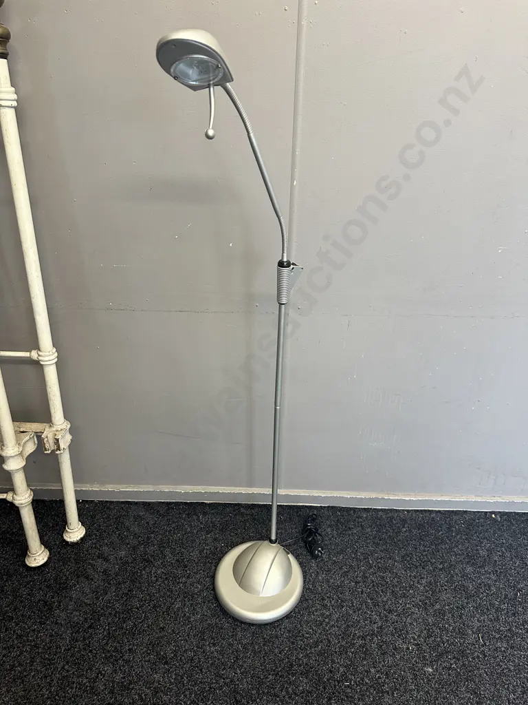 Bright Ideas NZ Modern Adjustable Floor Lamp H140cm. Image 1++