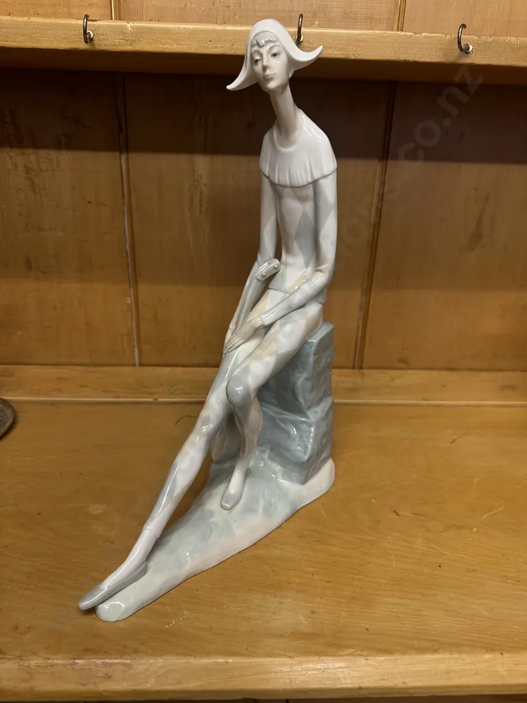 Nao Harlequin Figurine H37,W27cm. Image 1++