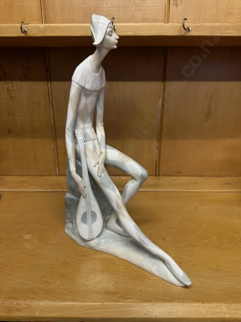 Nao Harlequin Figurine H37,W27cm. Image 1++