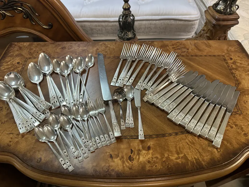 71 Pieces Assorted Vintage Community Cutlery Image 1++