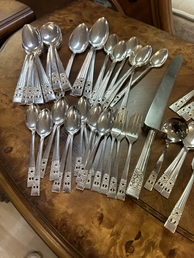 71 Pieces Assorted Vintage Community Cutlery Image 1++