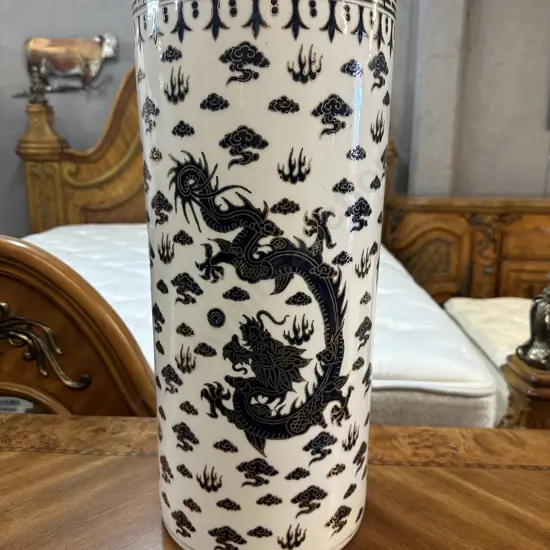 Chinese Porcelain Umbrella Stand With Dragon Motif Black/White With Gilding H49cm