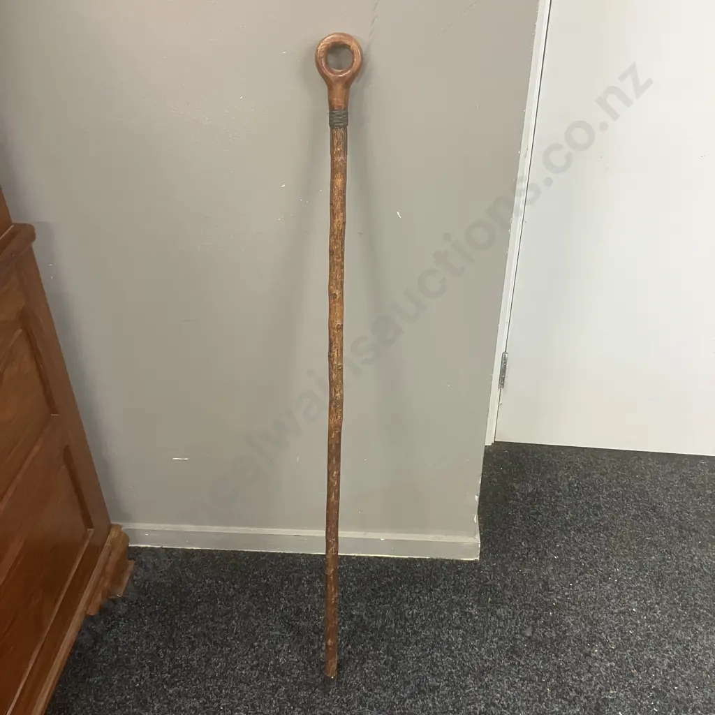 Walking Stick With Circular Knob Handle & Framlingham Castle Walking Stick Badge. H100.5cm Image 1++