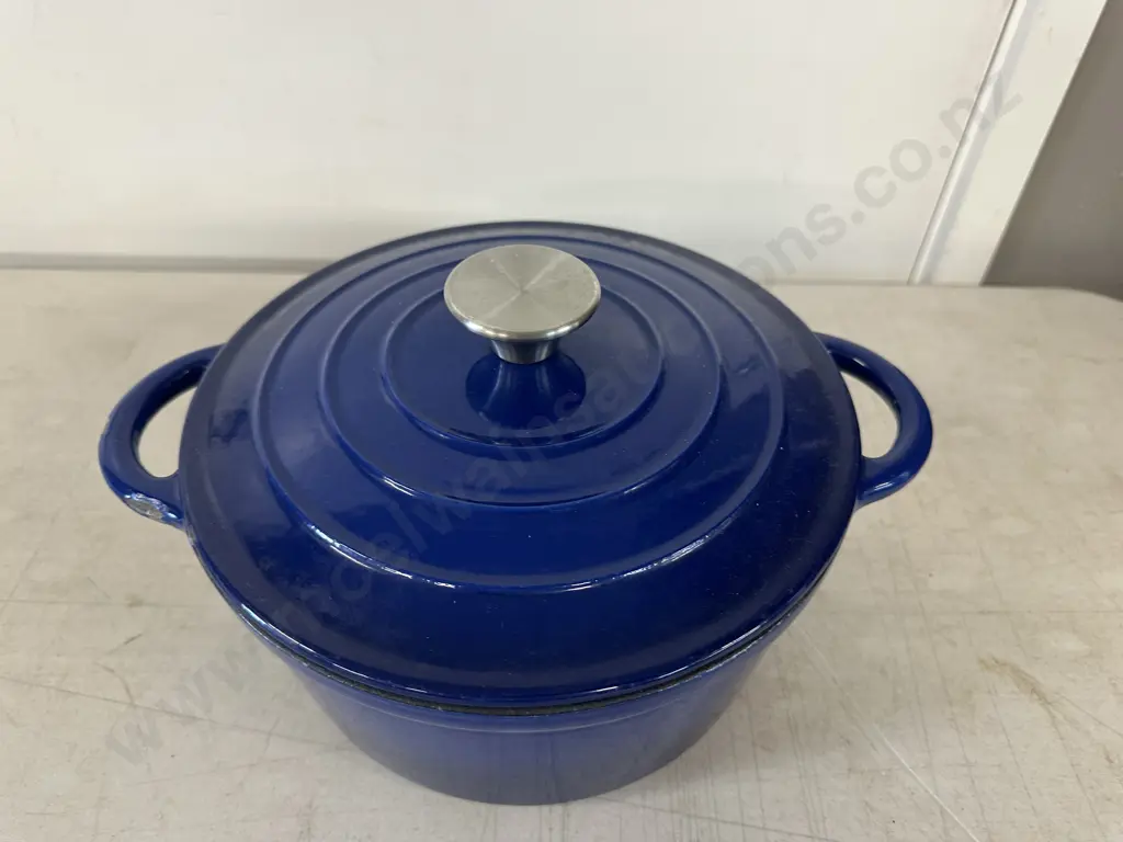Navy Blue Enamel Cast Iron Lidded Casserole Dish Image 1++
