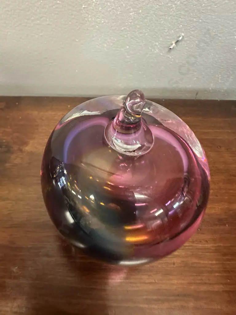  Signed Peter Raos Art Glass Apple Paper Weight Image 1++