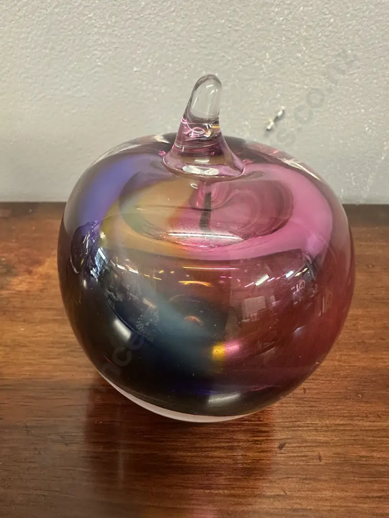  Signed Peter Raos Art Glass Apple Paper Weight Image 1++