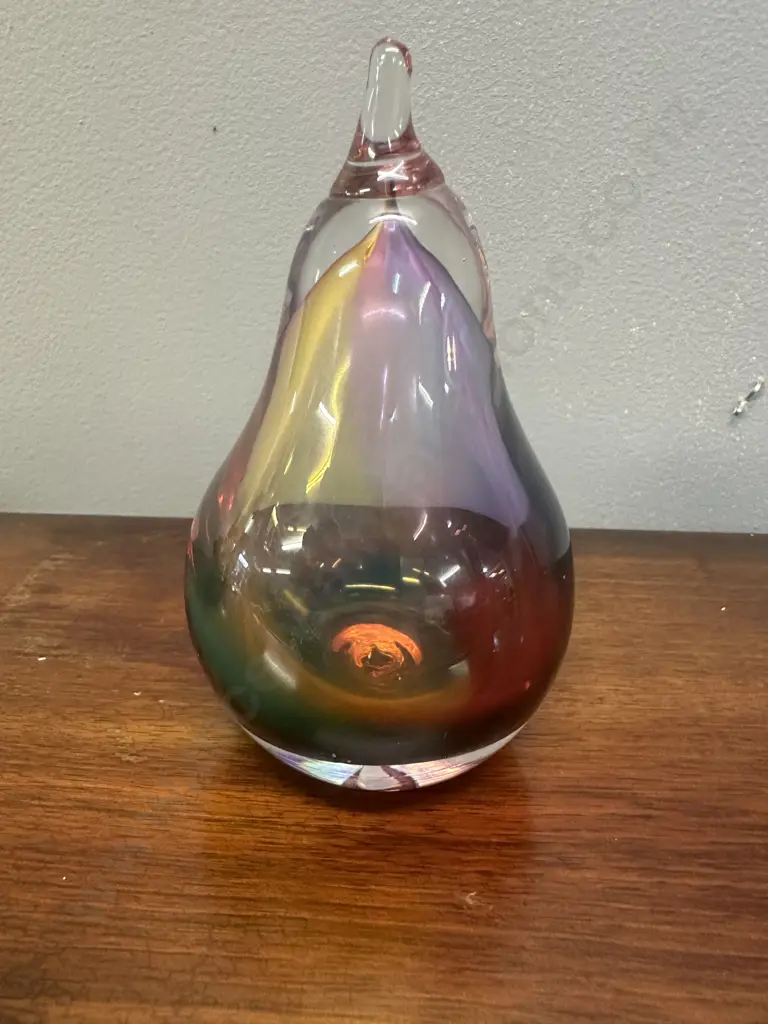 Signed Peter Raos Art Glass Pear Paper Weight  Image 1++