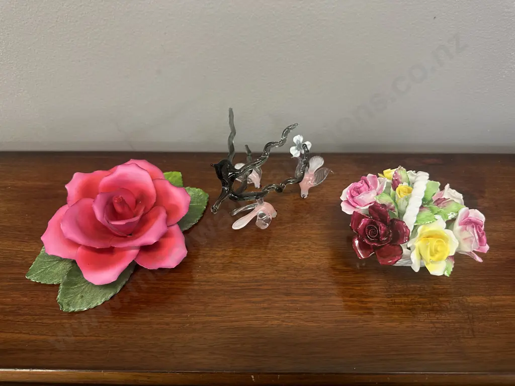 Royal Doulton Flower Basket, Handblown Glass Bird Ornament & Capidimonte Rose Image 1++