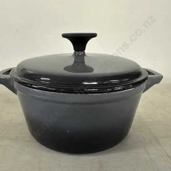 Grey/Black Double Handled Enamel Cast Iron Lidded Casserole Dish