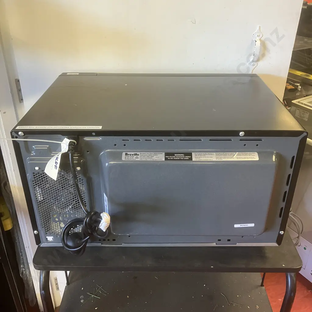 Black Breville The Flatbed Inverter Microwave 30L LMO530BLK Image 1++