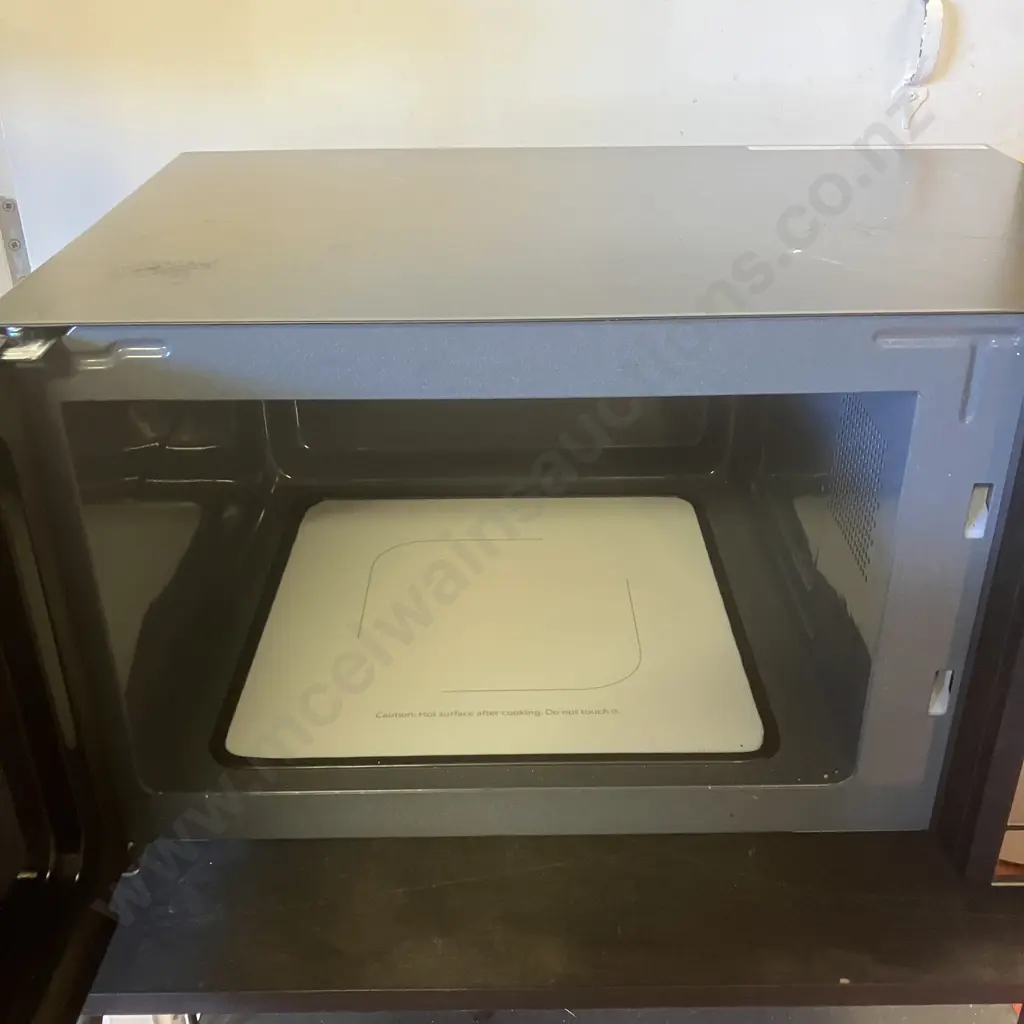 Black Breville The Flatbed Inverter Microwave 30L LMO530BLK Image 1++