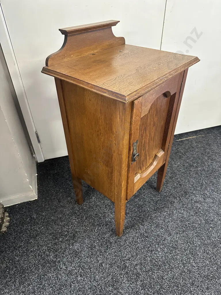 Vintage Arts & Crafts Bedside Cabinet H89,W48,D38cm. Image 1++