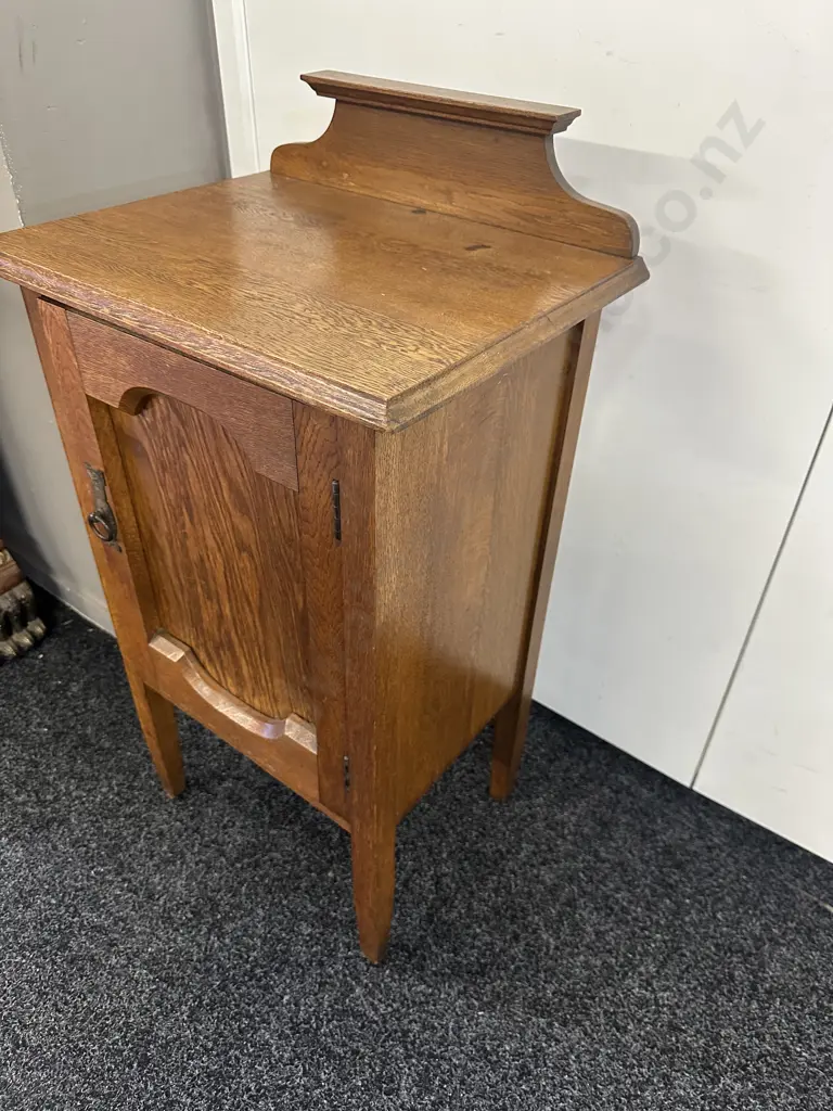 Vintage Arts & Crafts Bedside Cabinet H89,W48,D38cm. Image 1++