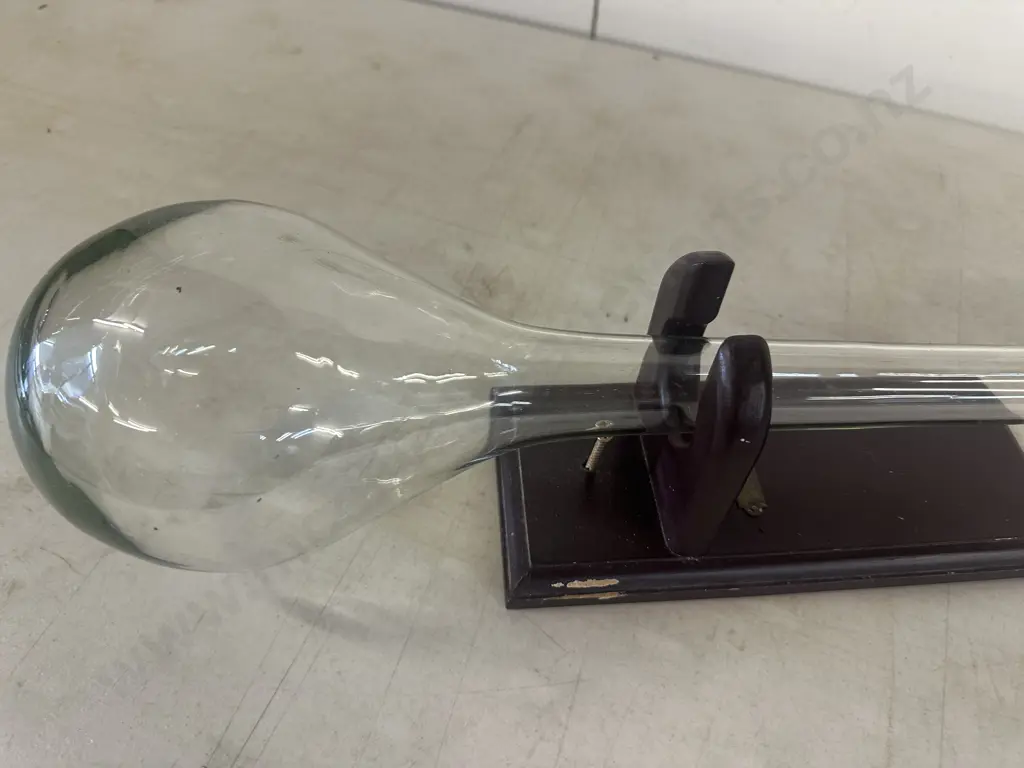 New Zealand Green Glass Yard Glass With Wooden Wall Bracket Image 1++