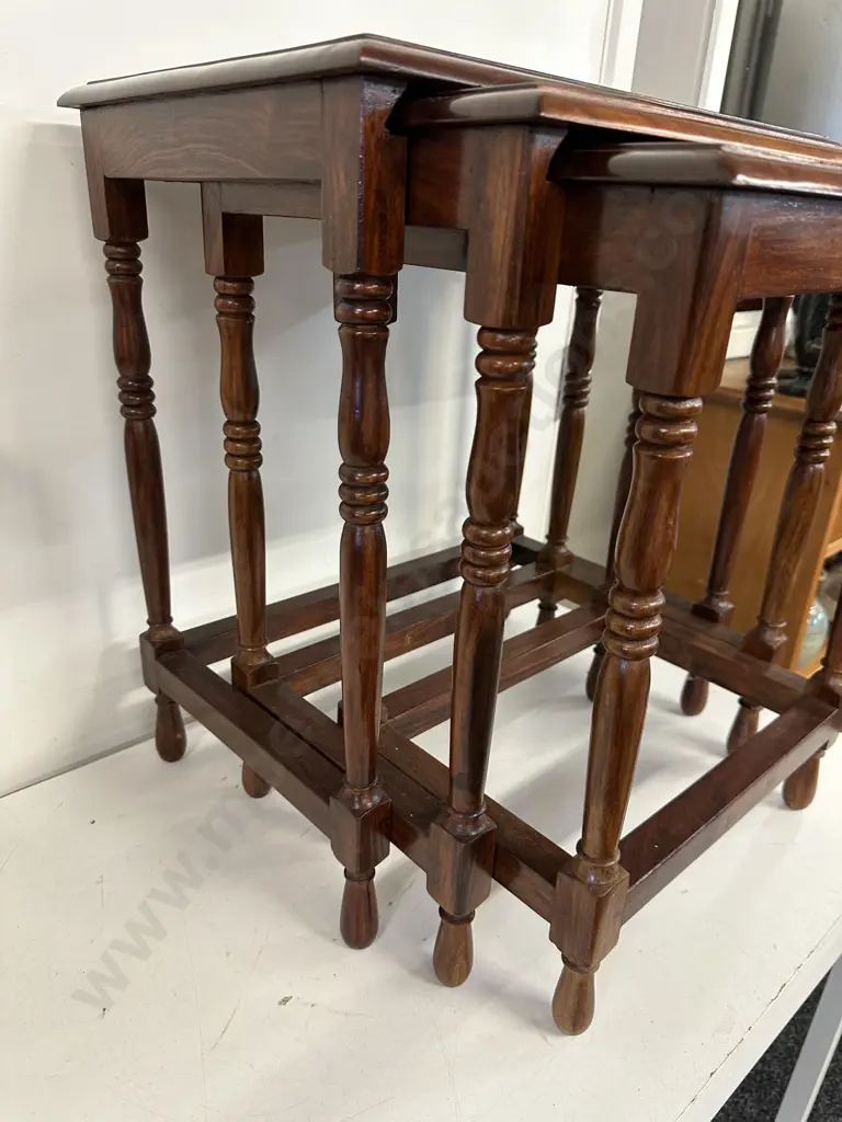 Nest Of Three Oak Wood Tables Image 1++