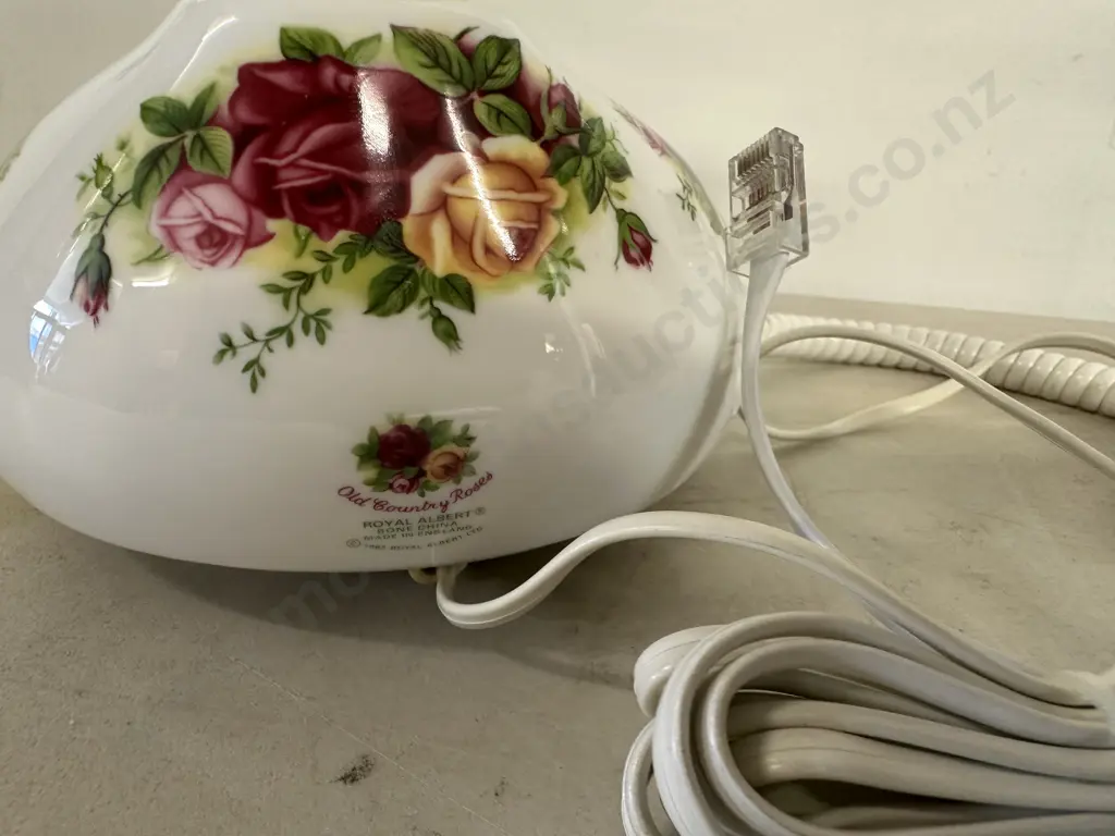 Royal Albert Old Country Roses Telephone Image 1++