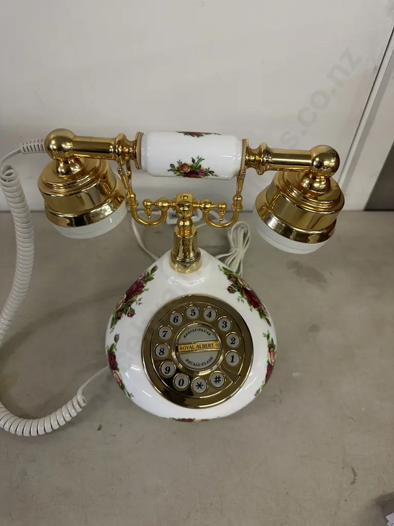Royal Albert Old Country Roses Telephone Image 1++