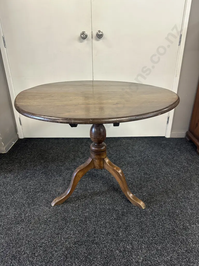 Antique Oak Round Tilt-Top Table. 72 x 91cm Image 1++