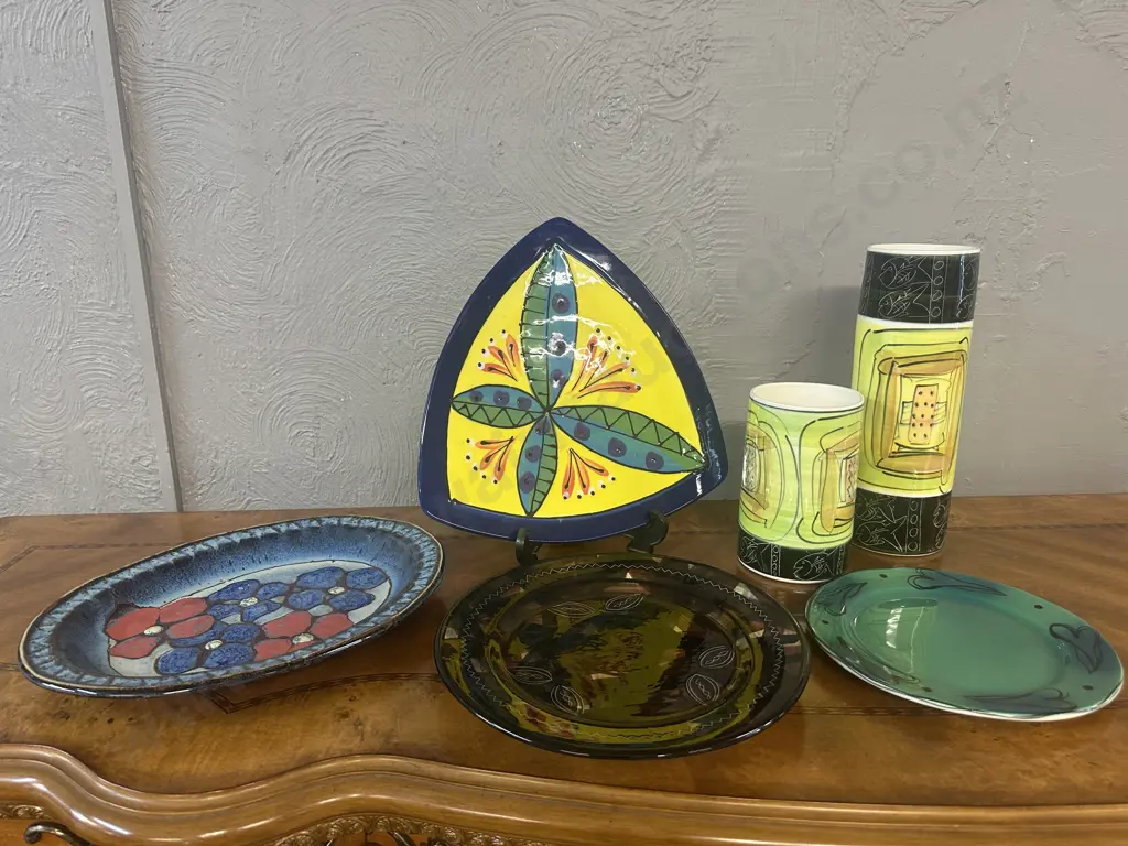 Selection Of New Zealand Ceramic Items Including Splashy, Matthew Nesbett Etc Image 1++
