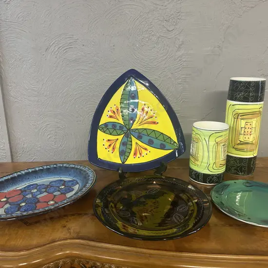 Selection Of New Zealand Ceramic Items Including Splashy, Matthew Nesbett Etc