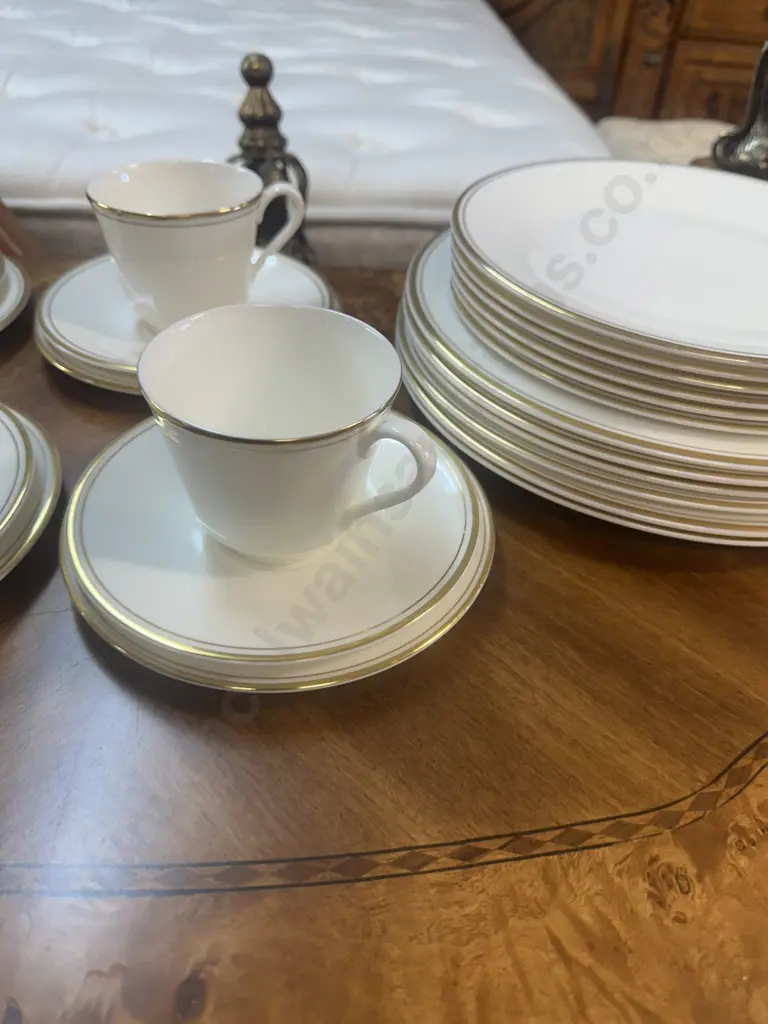Royal Doulton Gold Concord 30 Piece Dinnerset - 6 Place Settings Image 1++