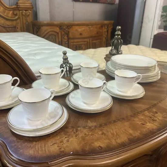 Royal Doulton Gold Concord 30 Piece Dinnerset - 6 Place Settings