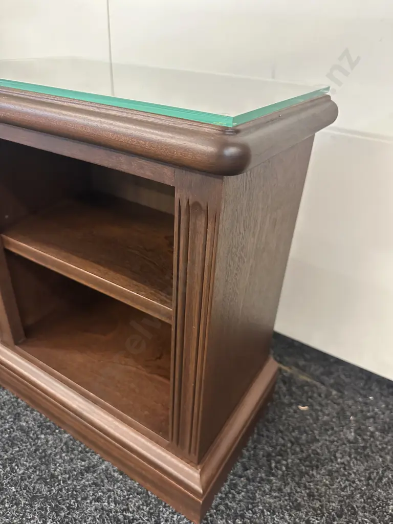 Small Mahogany Two Tier Shelf Unit With Glass Protector Top H47,W40,D23cm. Image 1++