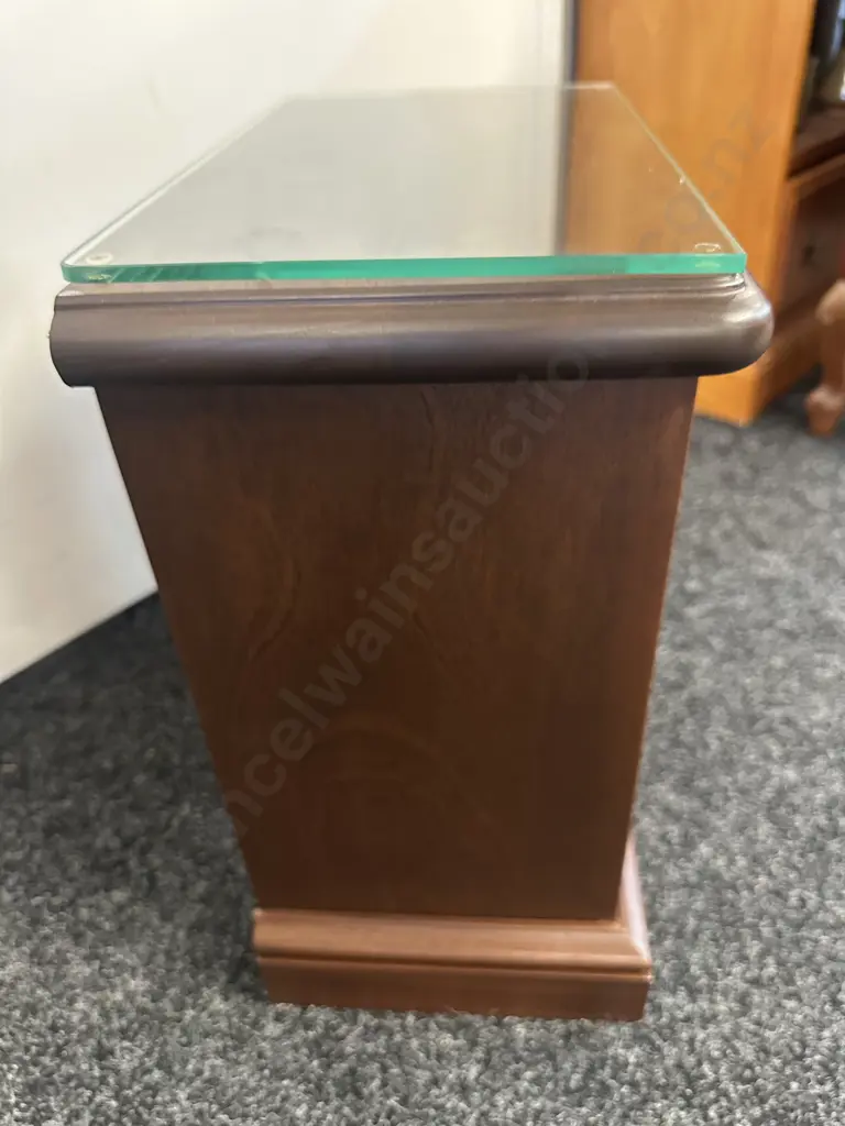 Small Mahogany Two Tier Shelf Unit With Glass Protector Top H47,W40,D23cm. Image 1++