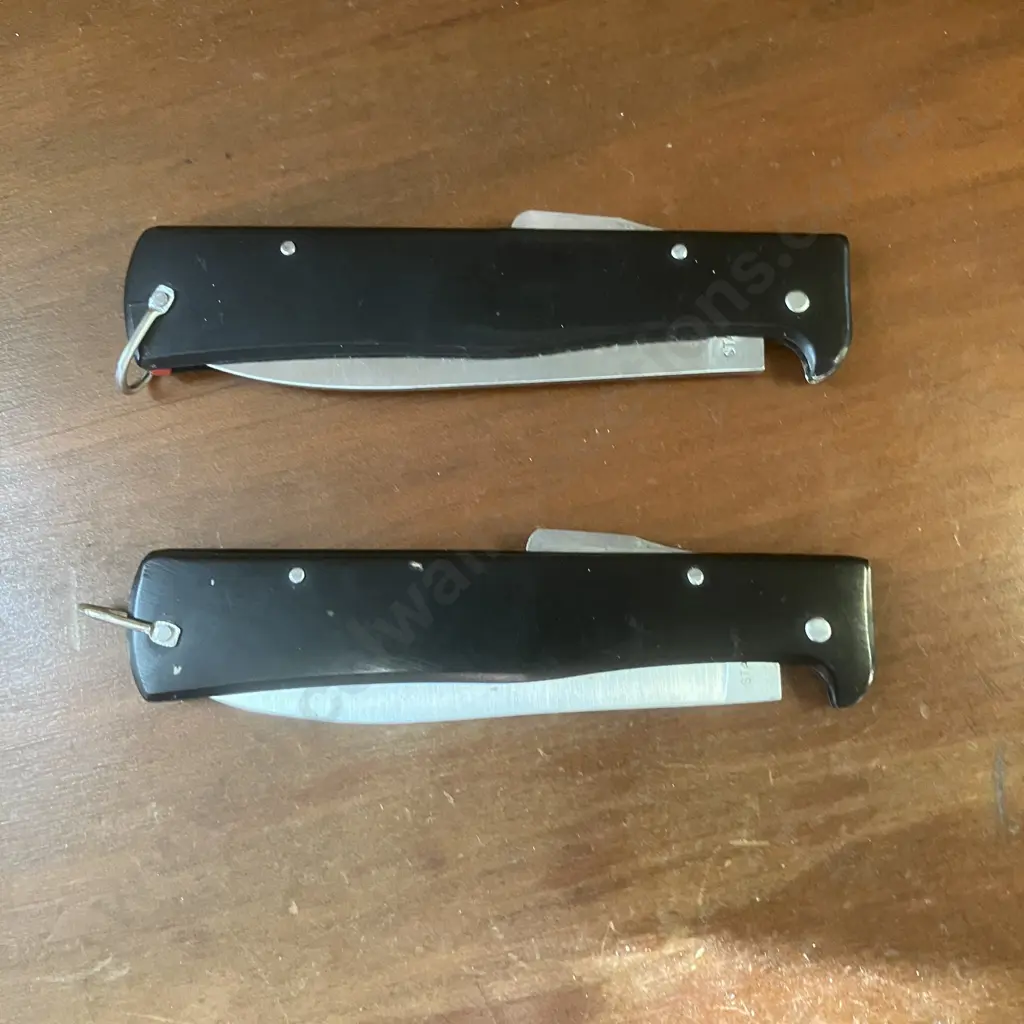 Pair of Sheffield Lock Back Pocket Knives, Black Handles Image 1++