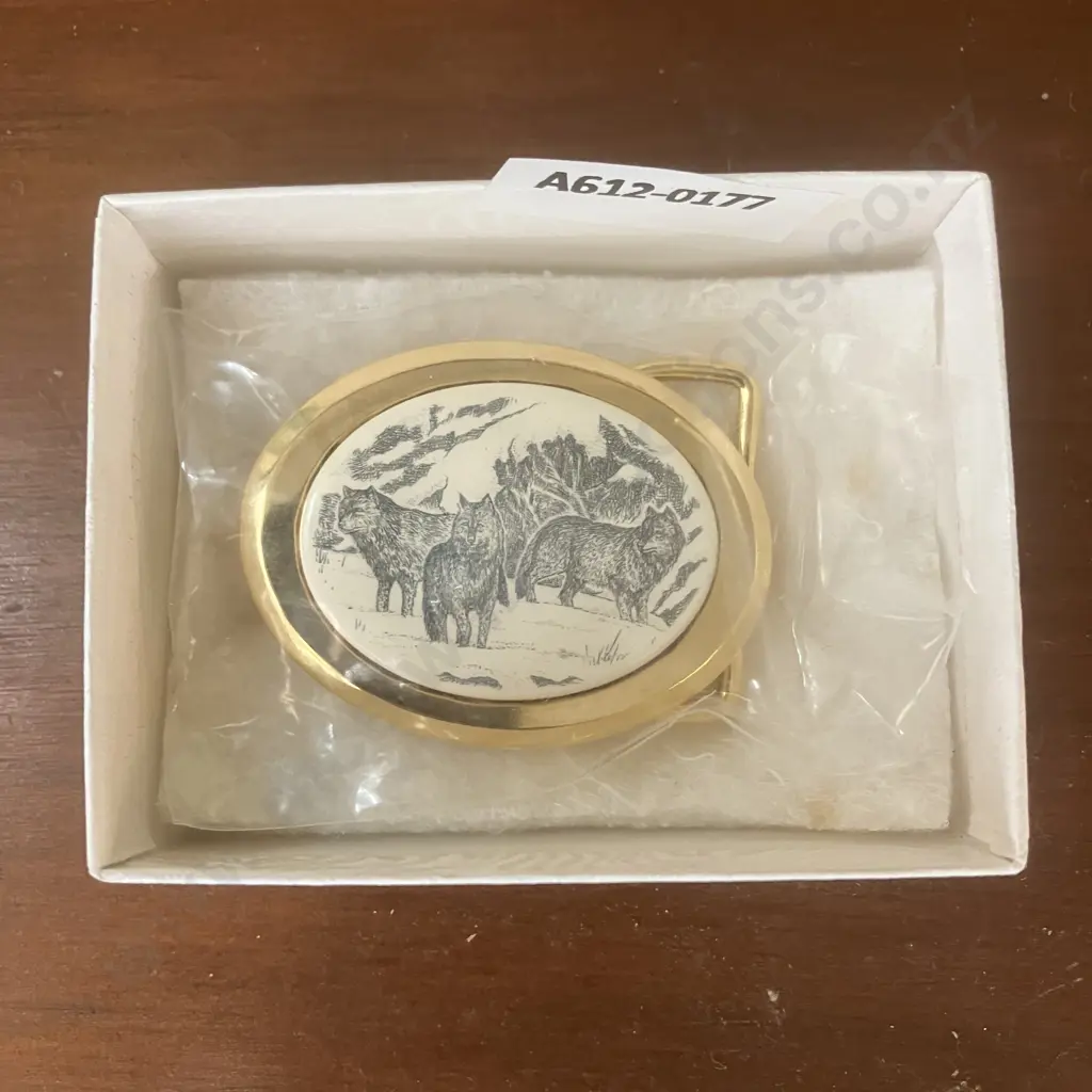 Vintage Ducks Unlimited Brass Faux Scrimshaw Wolves Belt Buckle. 4 x 5cm Image 1++