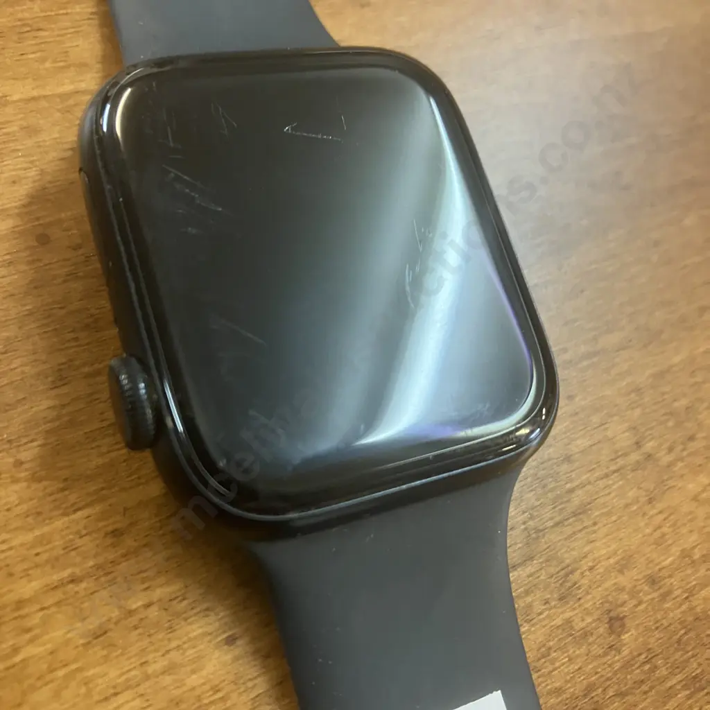 Apple Watch SE # MFZWGWWFL X2723 Image 1++