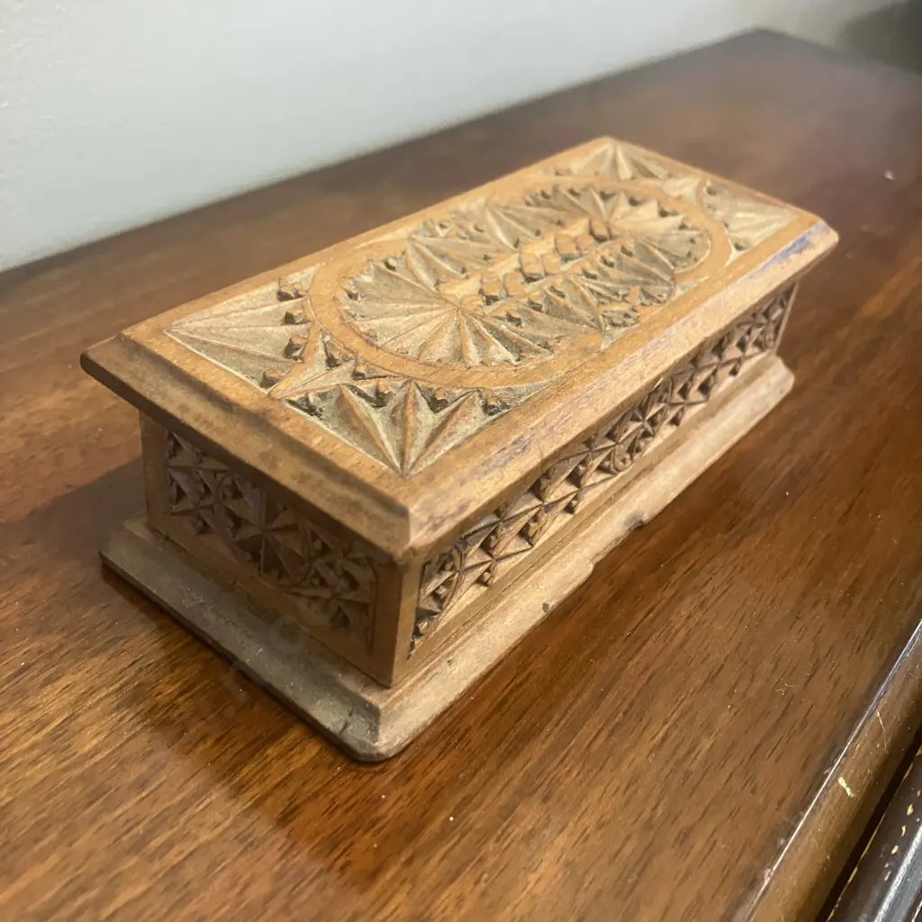 Art Deco Amsterdamse School - Carved Batik Pattern Stamp Box, Signed 'RW' c1910-1930 Image 1++