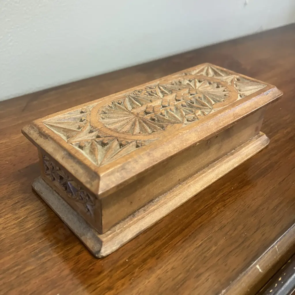 Art Deco Amsterdamse School - Carved Batik Pattern Stamp Box, Signed 'RW' c1910-1930 Image 1++