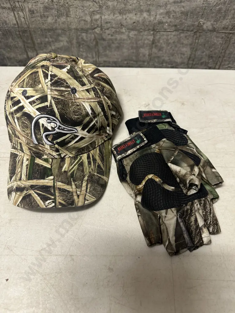 Ducks Unlimited Camouflage Cap & Stoney Creek Camo Fingerless Gloves Image 1++