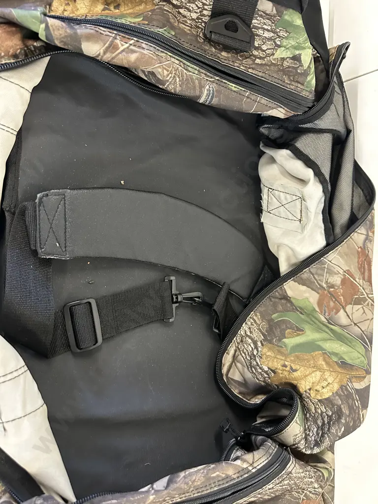 Ducks Unlimited Canada Camo Duffel / Hunting Bag Gear Image 1++