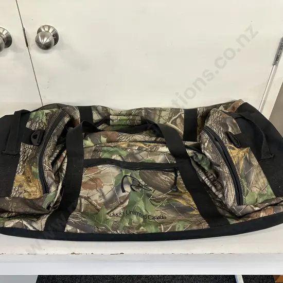 Ducks Unlimited Canada Camo Duffel / Hunting Bag Gear