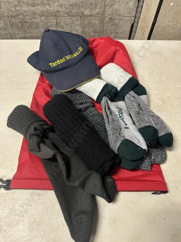 Lot of Five Woollen Socks - Fishing & Hunting Etc With Tordon Brushkiller Cap Image 1++