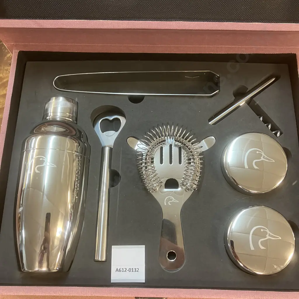 Vintage Rare Ducks Unlimited Travel Bar Set In Faux Book Case E. E. Johnson Whistling Wings Image 1++