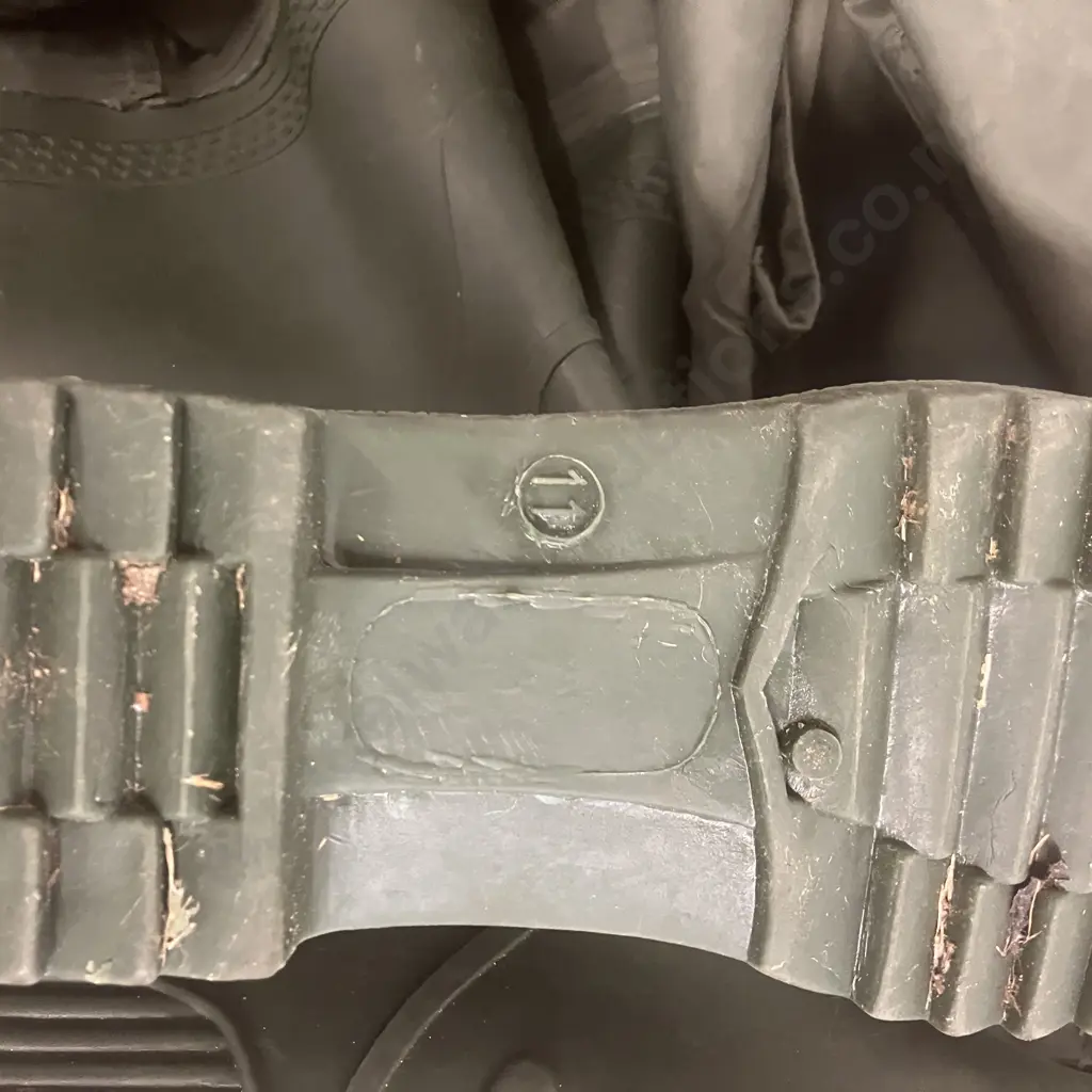 Kilwell Waders In Bag (Boots Marked 11) Image 1++